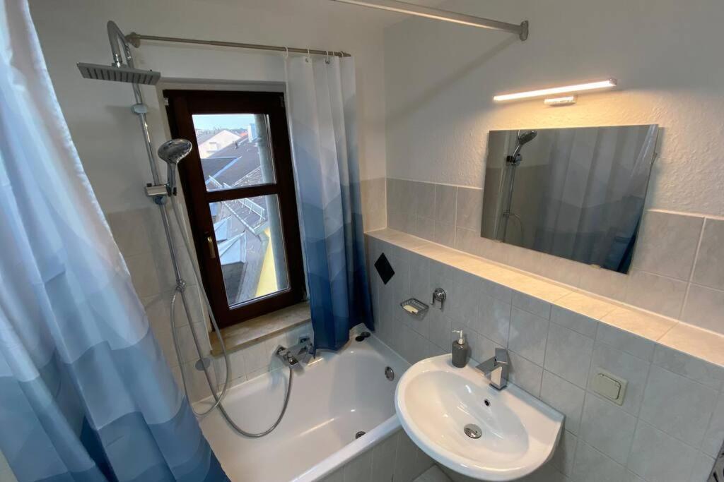 Wunderschoene Grosszuegige Neustadtwohnung Apartment Dresden