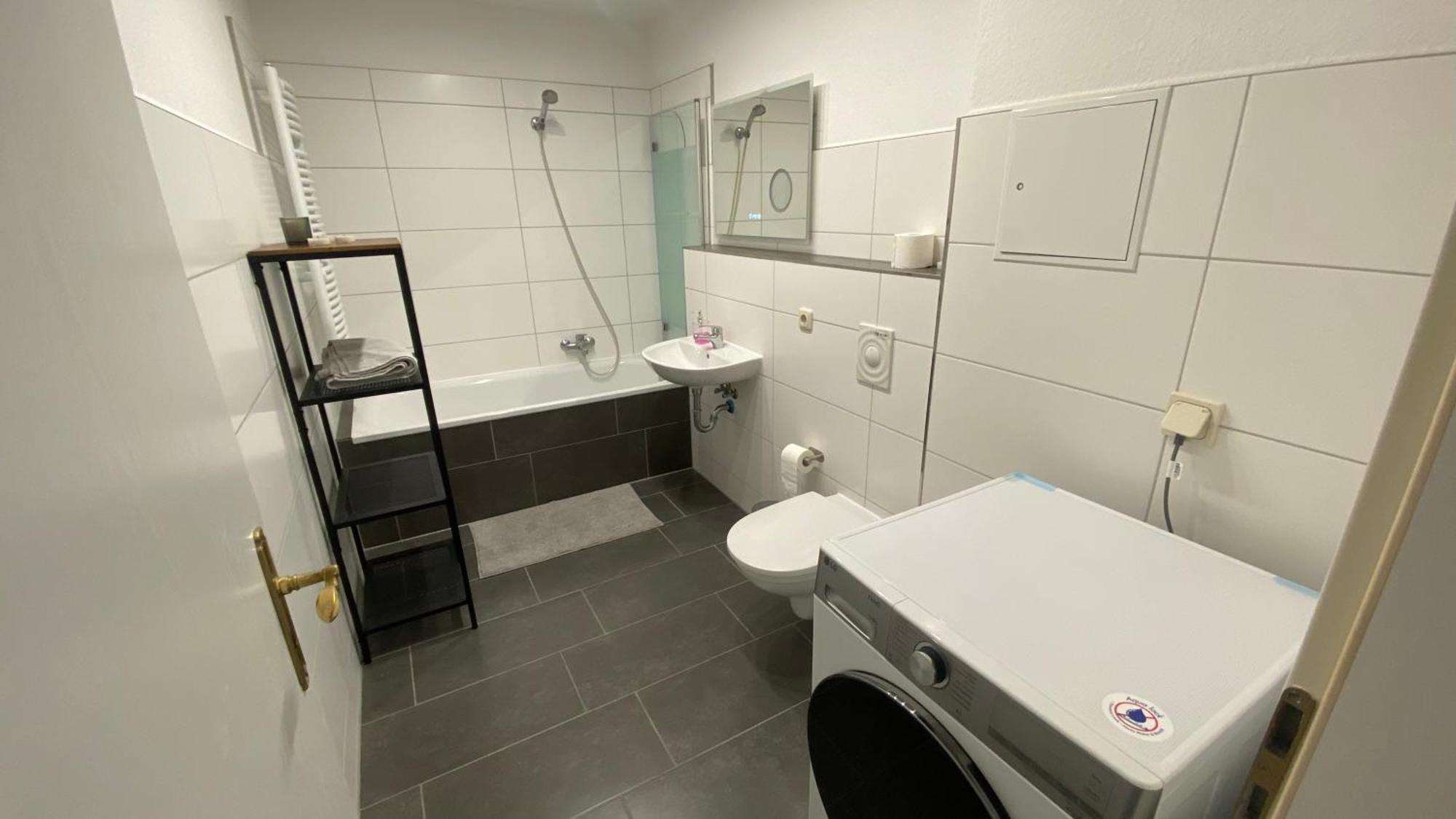 Wunderschoene Grosszuegige Neustadtwohnung Apartment